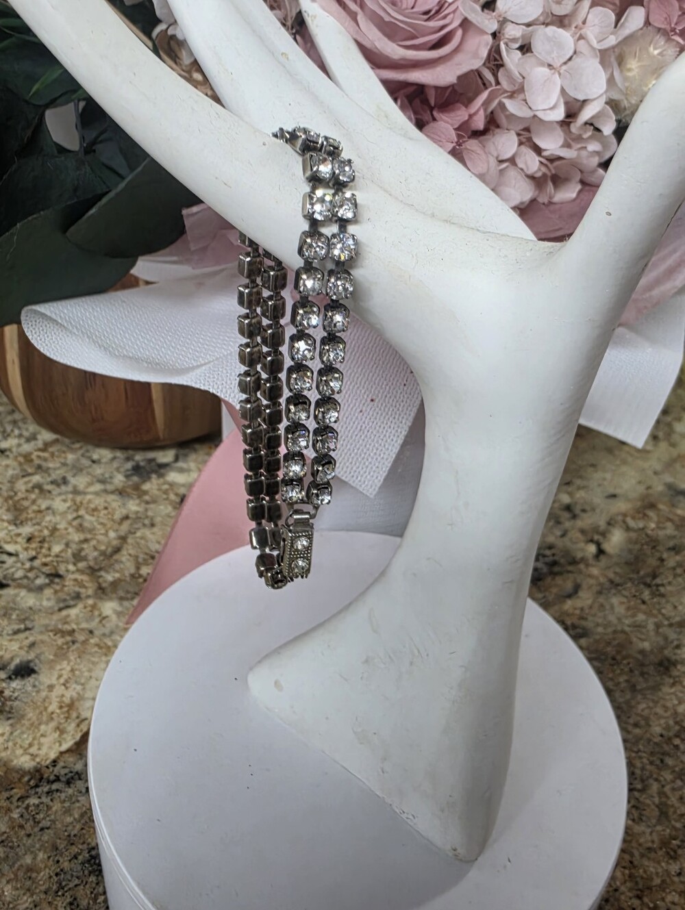 TRUE VINTAGE Double Strand Cystal Tennis Bracelet. Beautiful Clasp